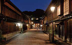 Higashi Chaya area: an area of traditional buildings
