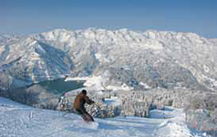 美丽雪景“白山山麓的滑雪场”